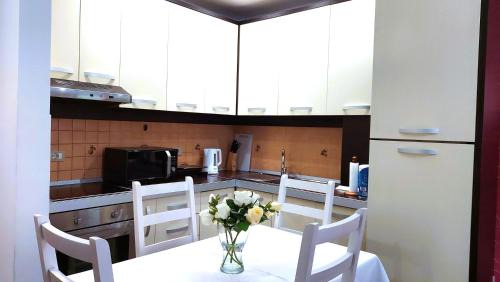 Blloku Apartment | Spacious family-friendly apartment in the heart of Bllok
