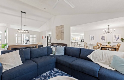 Navarre House | Spacious, Family-Friendly 5 Bedroom Home with Salt Water Pool
