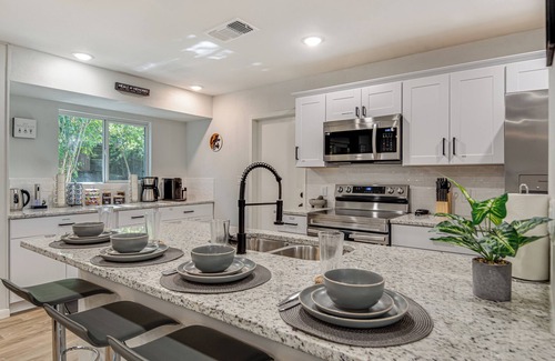 Wetmore House | Spacious Family Getaway: Hot Tub, Games & Central Location – Sleeps 12!