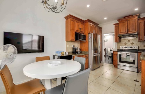 Renfrew-Collingwood House | Spacious Family Home with Garden in Vancouver