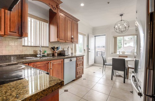 Renfrew-Collingwood House | Spacious Family Home with Garden in Vancouver