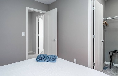 Calgary House | Spacious Family Home Close to the Airport