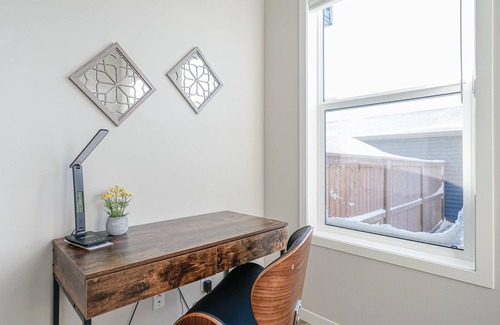 Calgary House | Spacious Family Home Close to the Airport