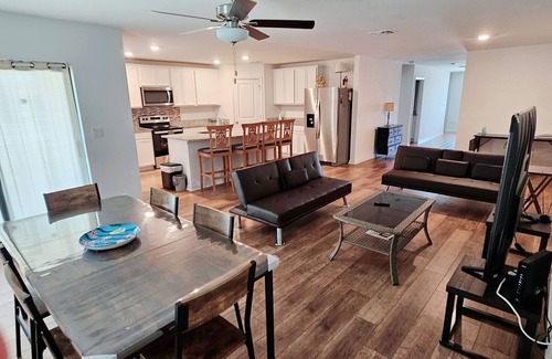 Biggar House | Spacious Family Home in Fort Myers ,Florida.
