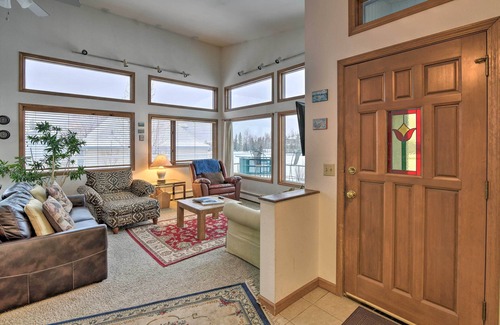 Huffman - O' Malley Cottage | Spacious Family Home w/Deck + Million-dollar View