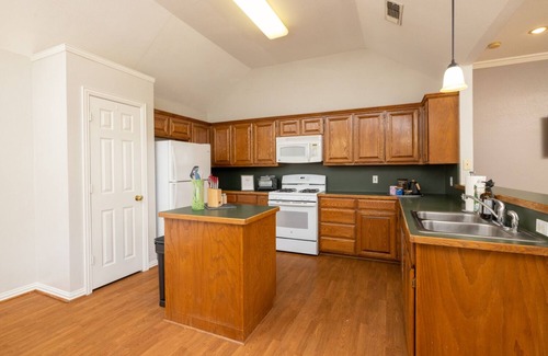 Denton House | Spacious Family Home with Yard in Walkable Area