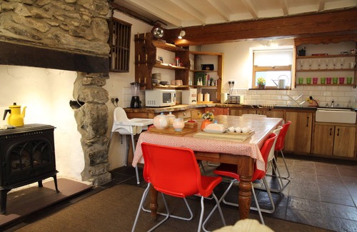 Bangor House | Spacious family house, 5 min drive to Zipworld, & Snowdonia National Park