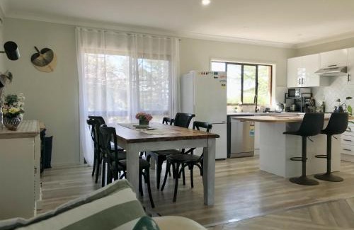 Tenterfield House | Spacious Family Retreat on the edge of Tenterfield