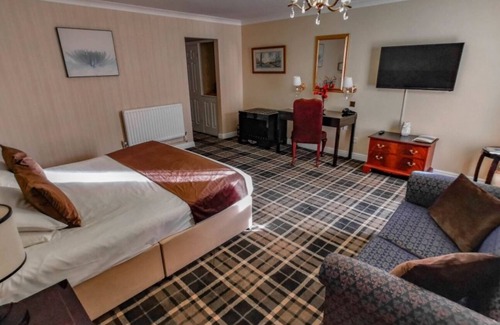 Ipswich Hotel | Spacious Family Room w/Pool Access, Steam Room & Historic Ambiance