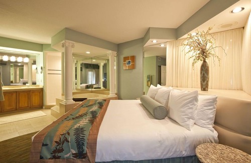 Kissimmee Hotel | Spacious Family Suite w/Kitchen & Cozy Living Space in Kissimmee | 2 Units