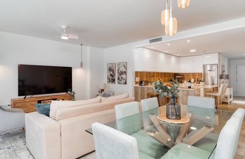 Estepona Apartment | Spacious flat near the sea with large terrace and garden.