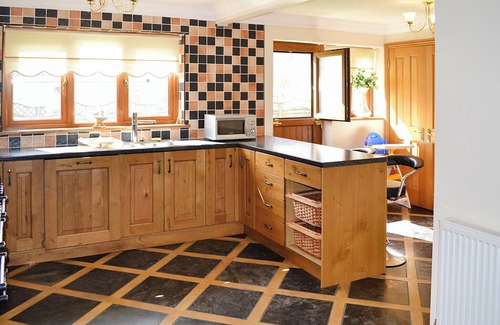 Cenarth Cottage | Spacious four bedroom traditional cottage, perfect for a relaxing break away.