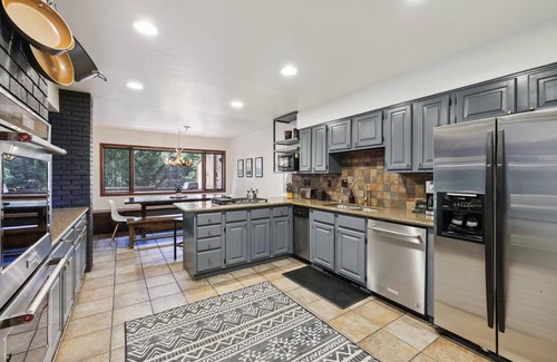 Frisco House | Spacious Frisco Pet-Friendly 3BR Townhome - Short Drive to Breckenridge Ski Area