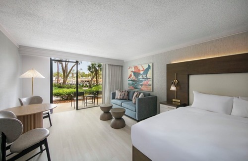 Palmetto Dunes Hotel | Spacious Garden View Suite w/Private Balcony! Pets are Welcome! Pool Access!