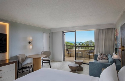 Palmetto Dunes Hotel | Spacious Garden View Suite w/Private Balcony! Pets are Welcome! Pool Access!