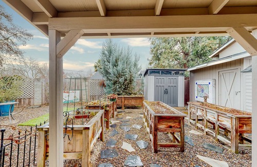 Central Point House | Spacious Gated Home with Private Covered Hot Tub, Indoor Sauna & Firepit