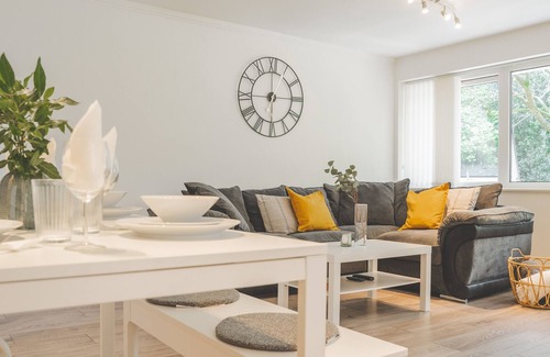 Edgbaston Apartment | Spacious ground floor apartment set in serene, landscaped gardens!