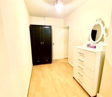 Ealing Apartment | Spacious Ground Floor Two Bedroom house on in Ealing London