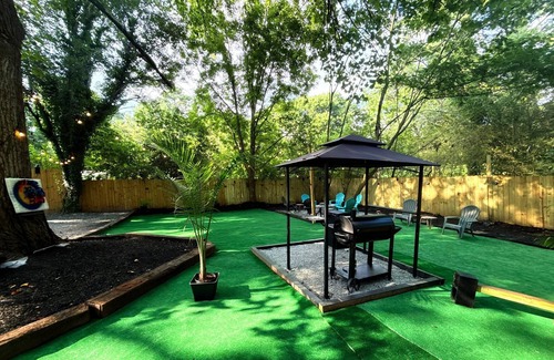 East Point House | Spacious Group-Friendly Atlanta Stay, Fire Pit, Parking+Near Airport+Attractions