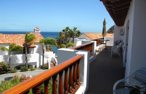 Avalon Condo | Spacious Hamilton Cove Condo With Golf Cart Included.