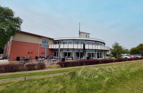Nieuw-Haamstede Hotel | Spacious Haven | Vibrant nature trails, near scenic beach vibes & local sites