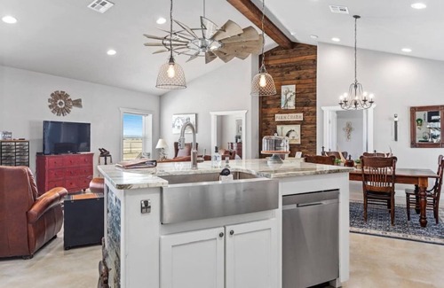 Bandera House | Spacious Hill Country Guest House with firepit and hot tub