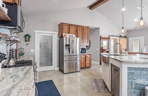 Bandera House | Spacious Hill Country Guest House with firepit and hot tub