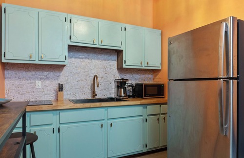 Winchester Apartment | Spacious Historic 3-bedroom apartment with AC, WiFi in charming Winchester