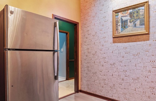 Winchester Apartment | Spacious Historic 3-bedroom apartment with AC, WiFi in charming Winchester