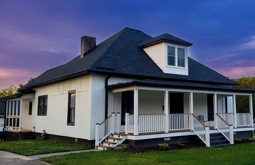 Graham House | Spacious historic home with vintage southern elegance and a gourmet kitchen