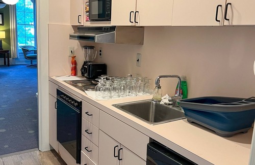 Downtown Detroit Apartment | Spacious & historic residence in downtown, a 15-min walk to most venues & events