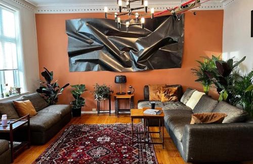 Nygard Apartment | Spacious historical art oasis in the city center