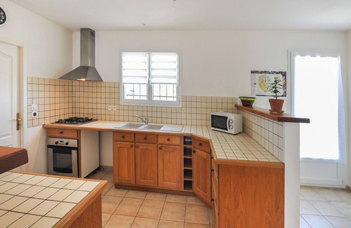 Beaufort House | Spacious Holiday Home in Aigues vives