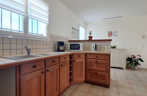 Beaufort House | Spacious Holiday Home in Aigues vives