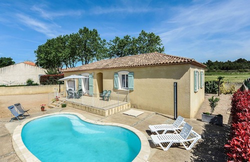Beaufort House | Spacious Holiday Home in Aigues vives