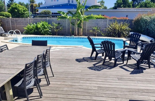 Le Porge House | Spacious holiday home with pool in Le Porge