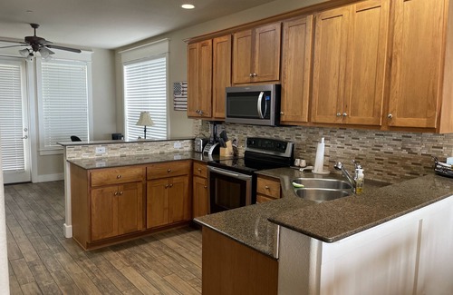 Jonestown Villa | Spacious Hollows Villa Over Looking Lake Travis! Spring Break Available.