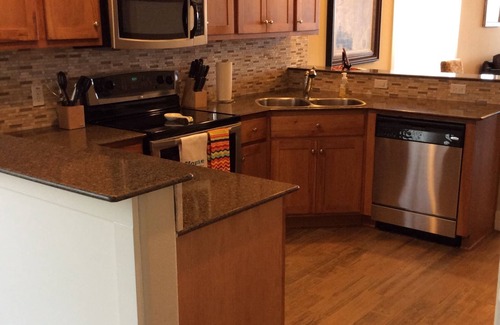 Jonestown Villa | Spacious Hollows Villa Over Looking Lake Travis! Spring Break Available.