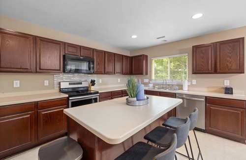 Southeast Raleigh House | Spacious Home for Large Groups, 5 miles from Downtown Raleigh!