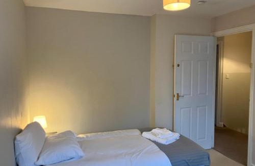 Walsall House | Spacious Home in Walsall with Parking & Garden