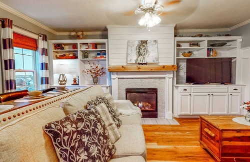 Springville House | Spacious Home near Adventures - Home Office, Full Kitchen, Dog-Friendly