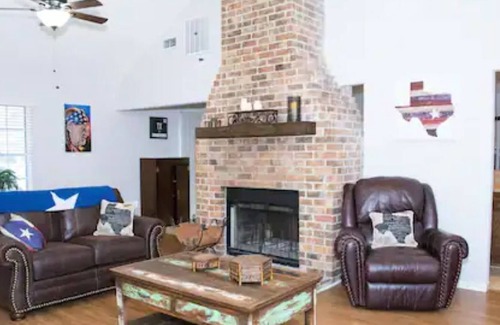 Northside House | Spacious home on 25 acre estate with lake & beach