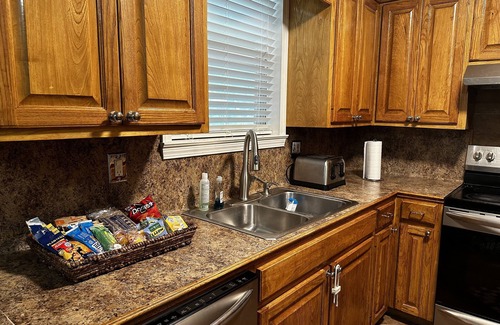 Park Forest - LA North House | Spacious home/outdoor area minutes from Amazon Center, LSU, SU, downtown & mall