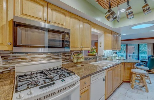 St Andrews House | Spacious Home in Sugarmill Golf Country Club w 2 car Garage