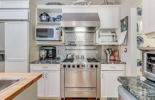 Falmouth House | Spacious Home w/Pool & AC, 2 ensuite bedrooms, EV charger, 7-min Walk to Beach