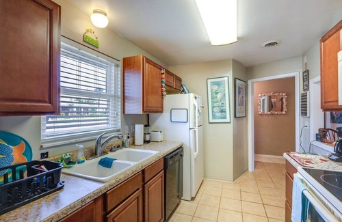 River House | Spacious Home w/Yard - 1/2 Mi to Ormond Beach!