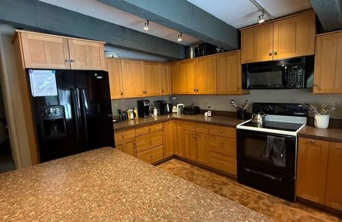 Wilmington House | Spacious home with private hot tub near Mount Snow