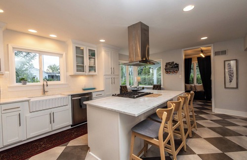 Butte House | Spacious Home with Stunning Mountain and Golf Course View’s!