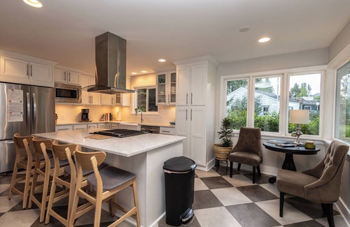 Butte House | Spacious Home with Stunning Mountain and Golf Course View’s!