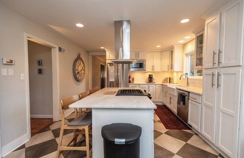 Butte House | Spacious Home with Stunning Mountain and Golf Course View’s!